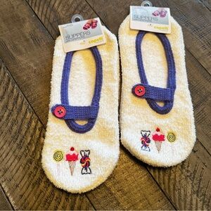 Capelli New York Slippers With Grippers White Slip On Candy Ice Cream Sz M/L New